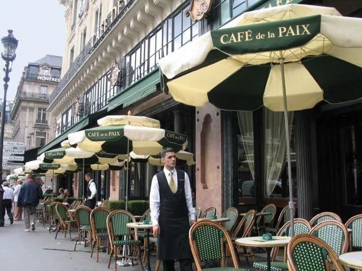 Café de la Paix, flailing